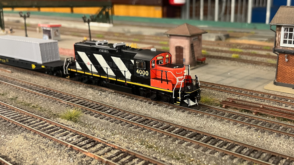 Locomotiva GP9rm na maquete da SBF